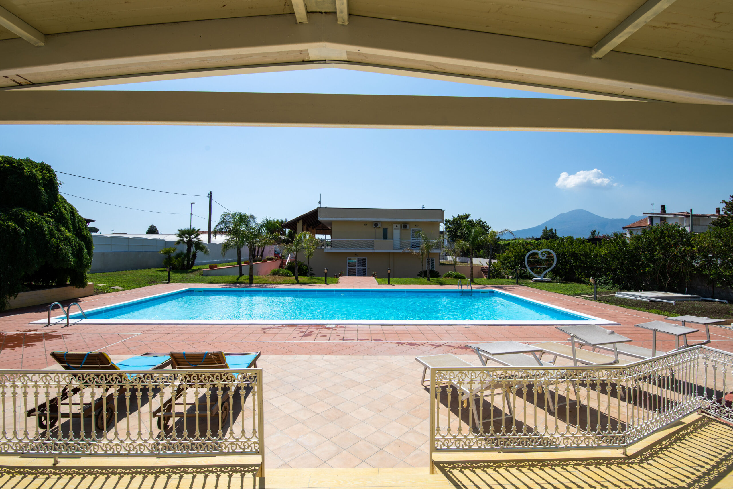 Lavoro e Relax: Esplorando la Tendenza del "Workation" Lavorare in vacanza